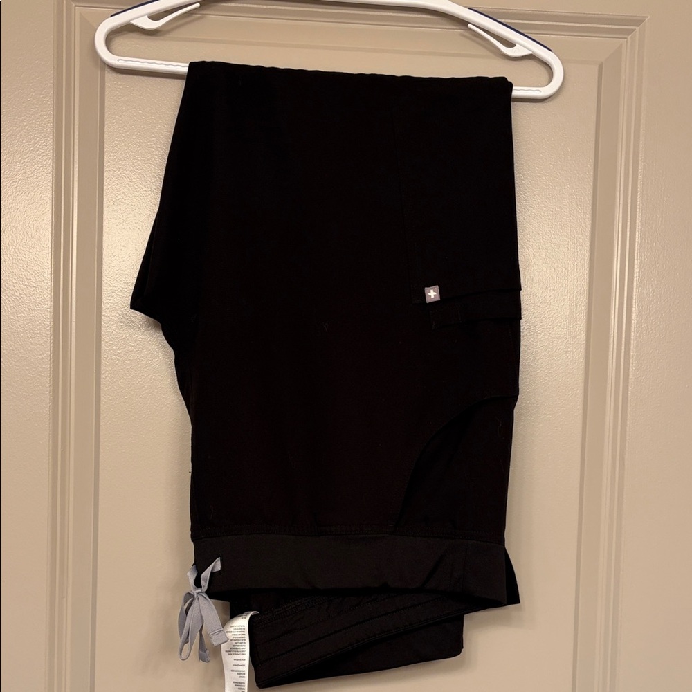 Figs Black Kade Cargo Scrub pant